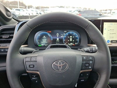 2025 Toyota Crown Signia XLE AWD (Natl)