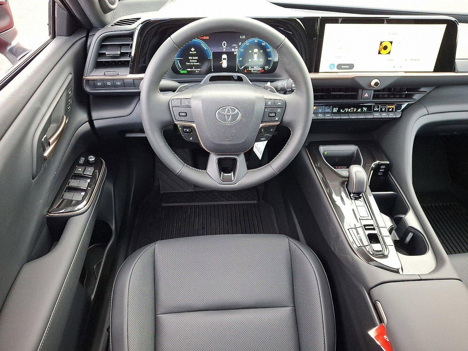 2025 Toyota Crown Signia XLE AWD (Natl)