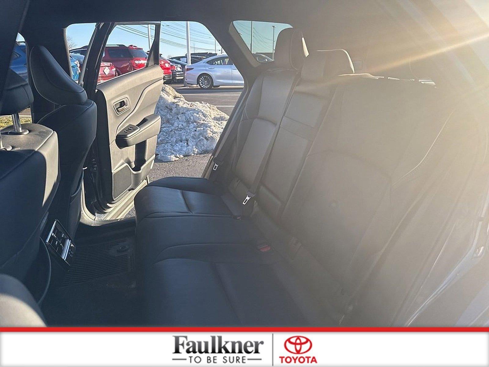 2025 Toyota Crown Signia XLE AWD (Natl)