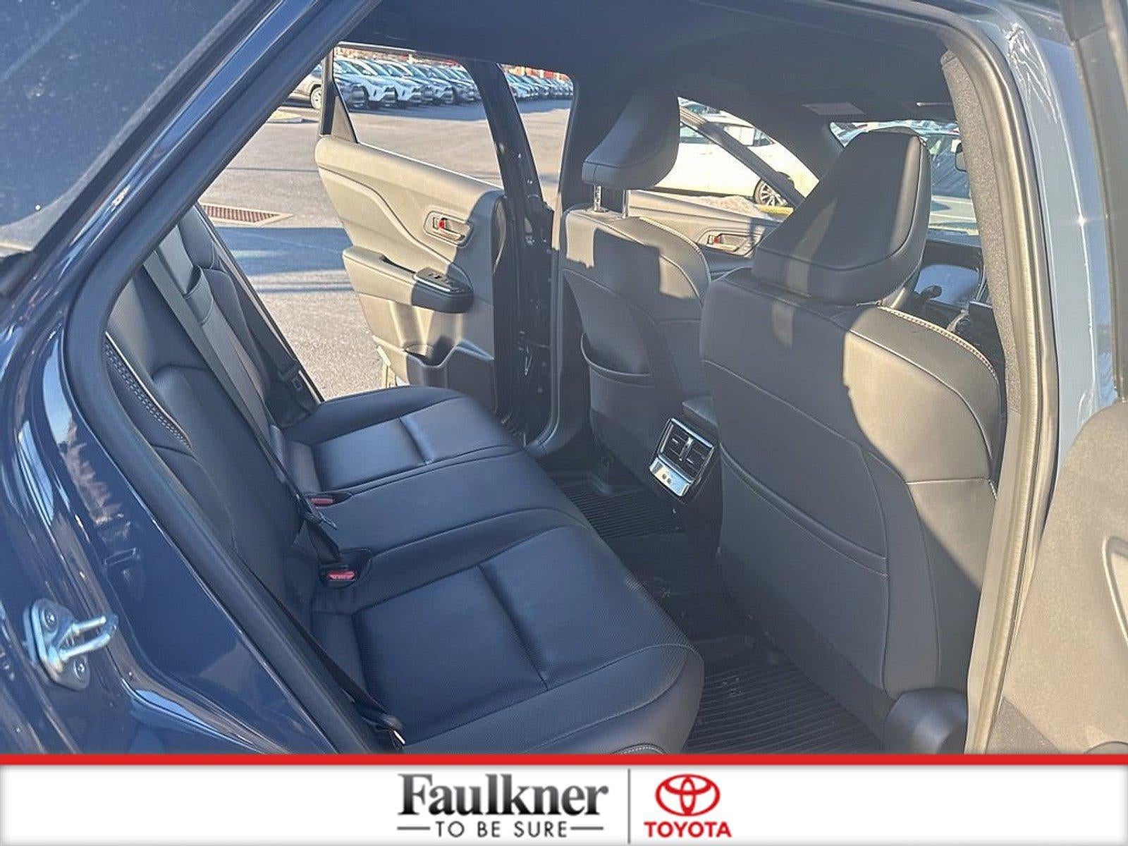 2025 Toyota Crown Signia XLE AWD (Natl)