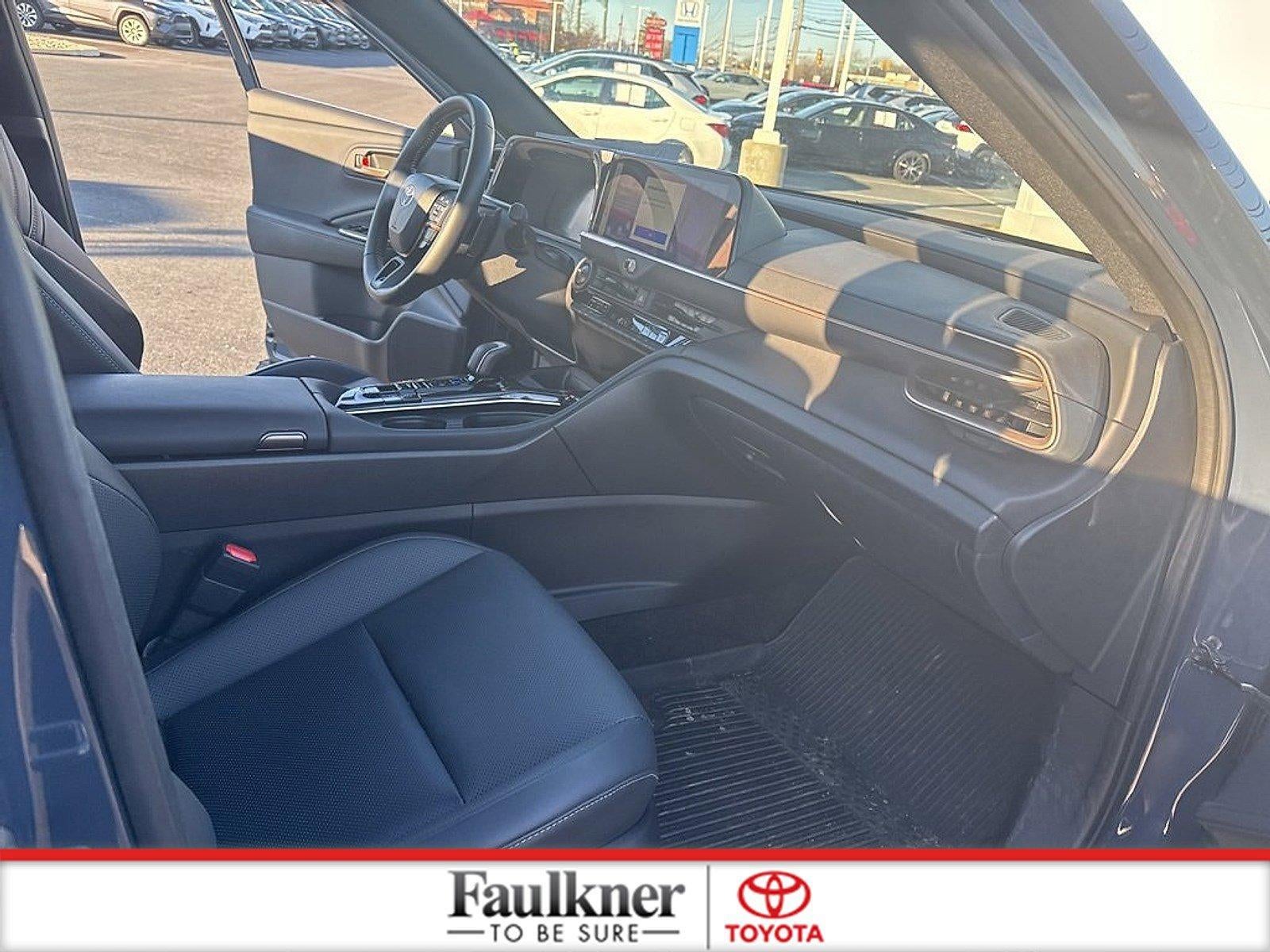 2025 Toyota Crown Signia XLE AWD (Natl)