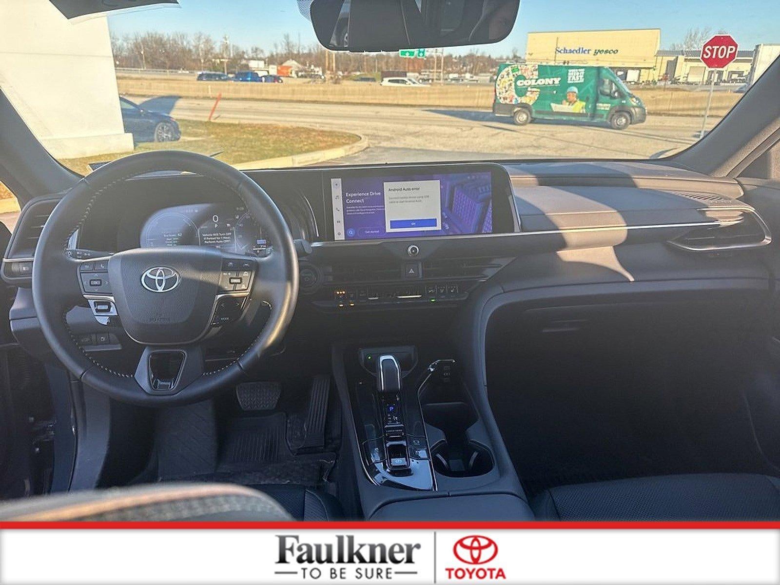 2025 Toyota Crown Signia XLE AWD (Natl)