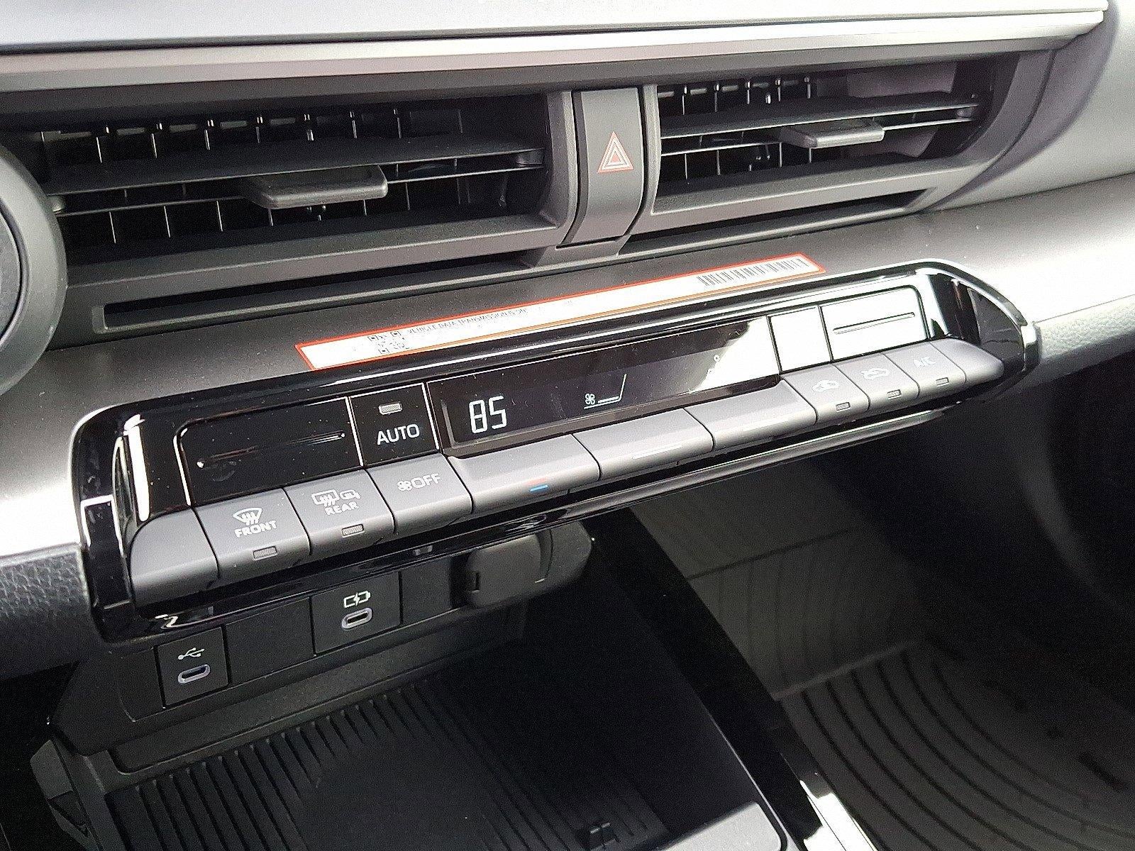 2026 Toyota Prius LE (Natl)