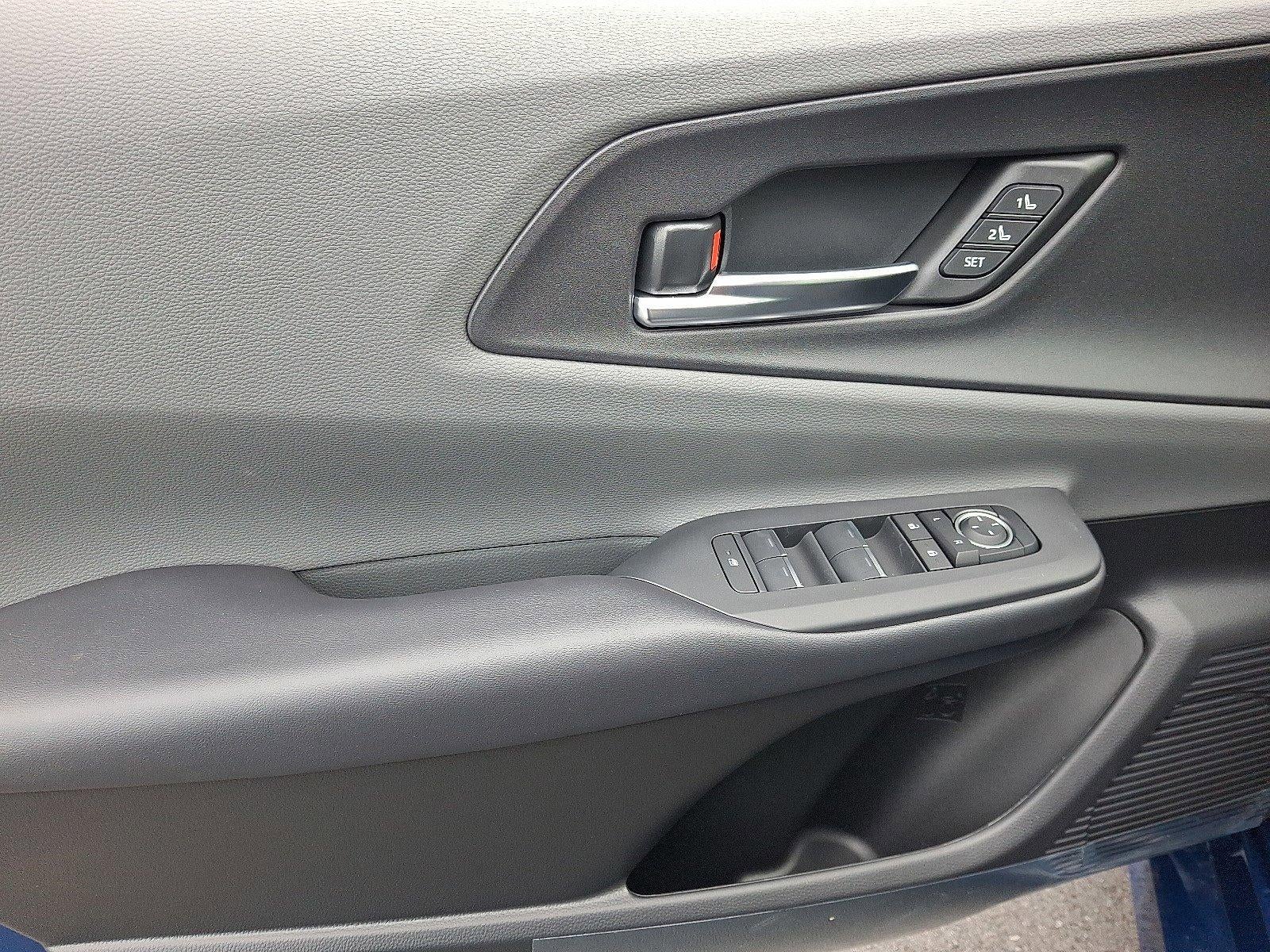 2026 Toyota Prius LE AWD (Natl)