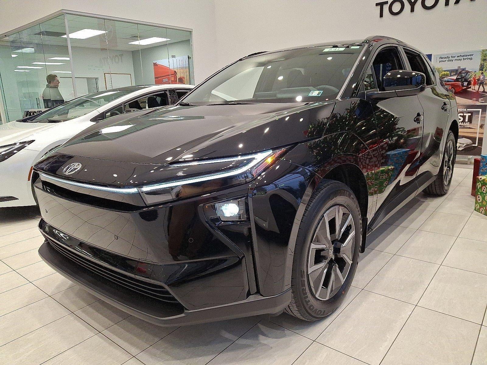 2026 Toyota bZ Limited FWD (Natl)