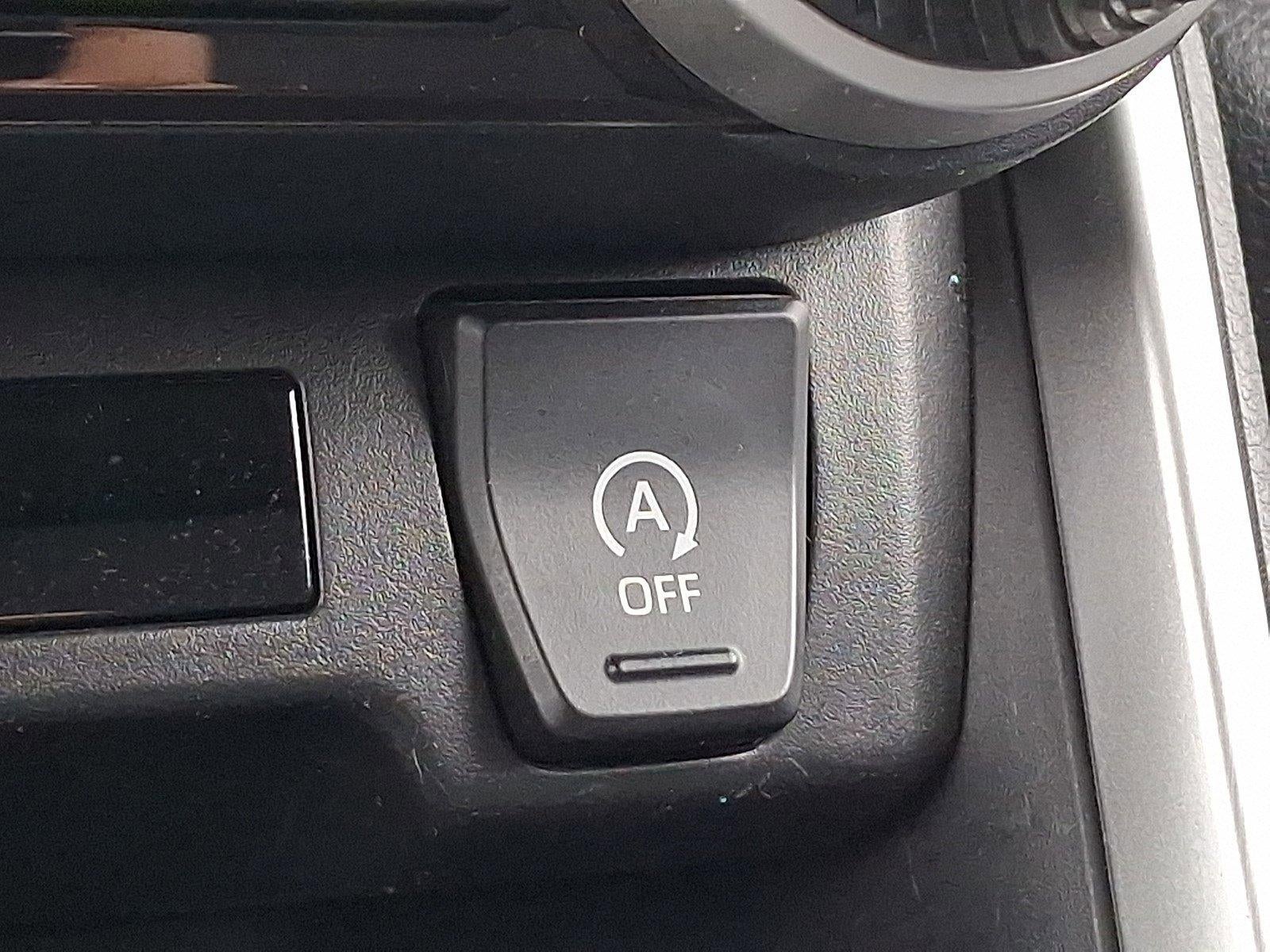 2019 Toyota RAV4 LE AWD (Natl)