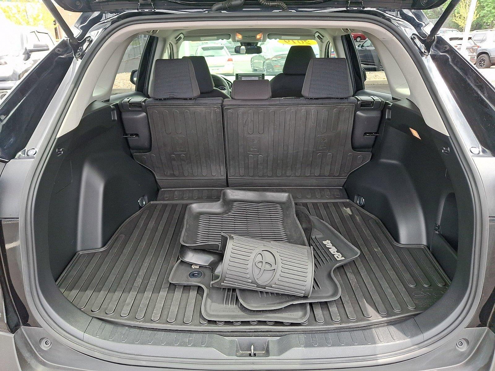 2019 Toyota RAV4 LE AWD (Natl)