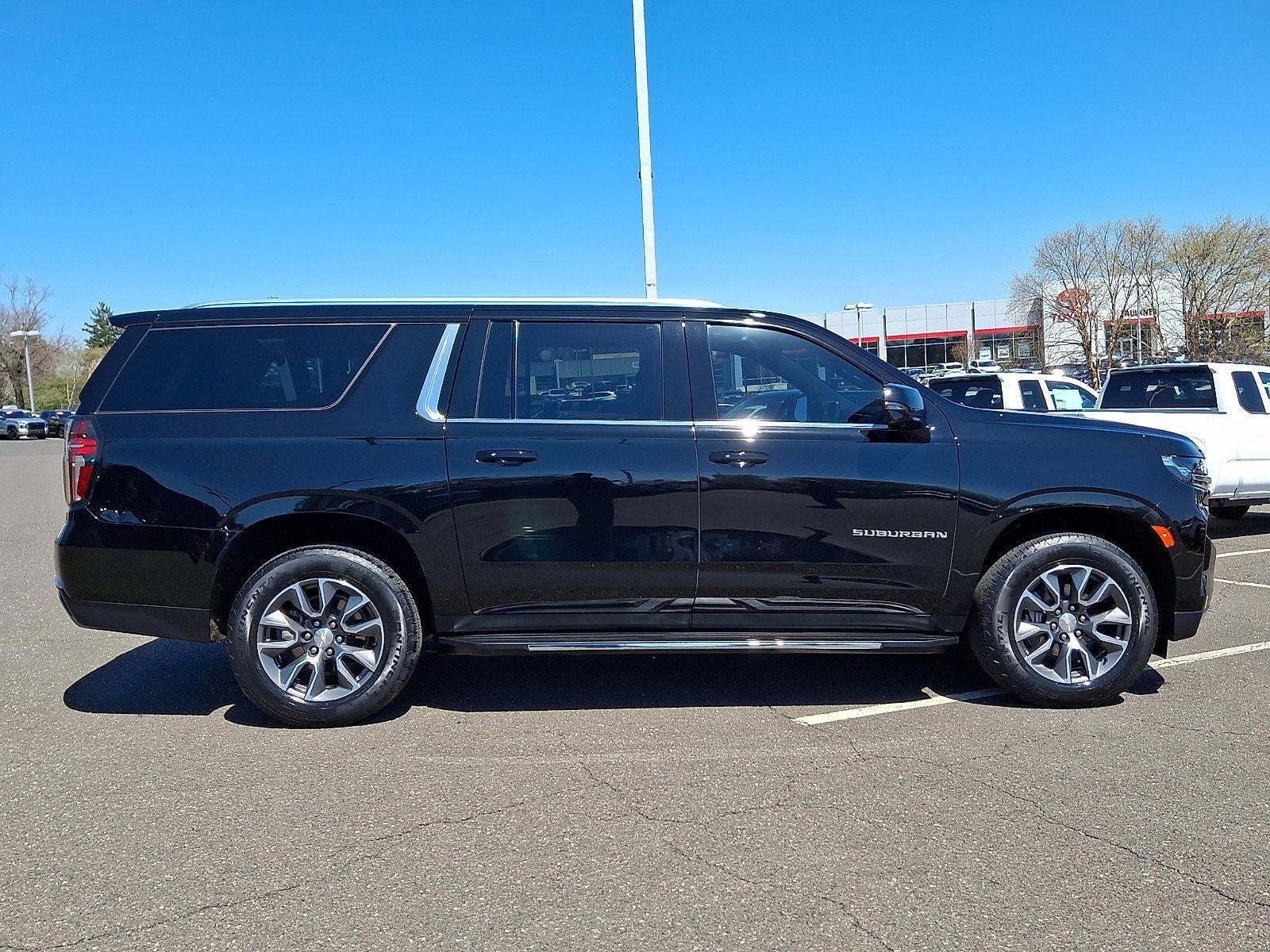 2023 Chevrolet Suburban 4WD LT