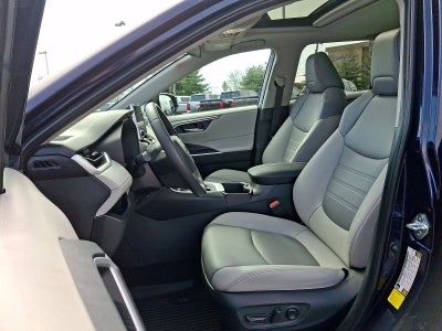 2025 Toyota RAV4 XLE Premium AWD (Natl)