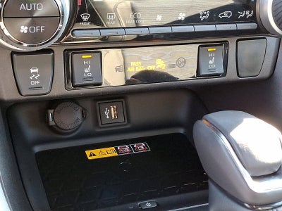 2024 Toyota RAV4 Hybrid XSE AWD (Natl)