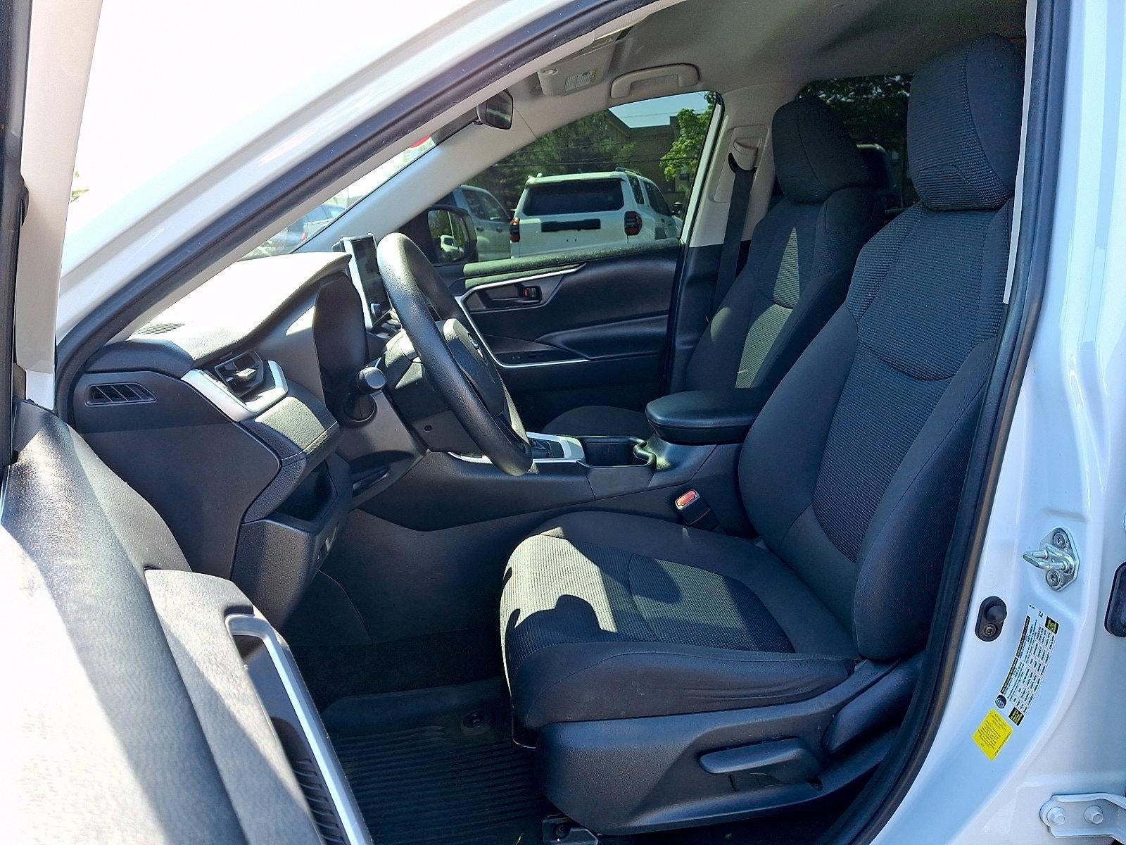 2023 Toyota RAV4 LE FWD (GS)