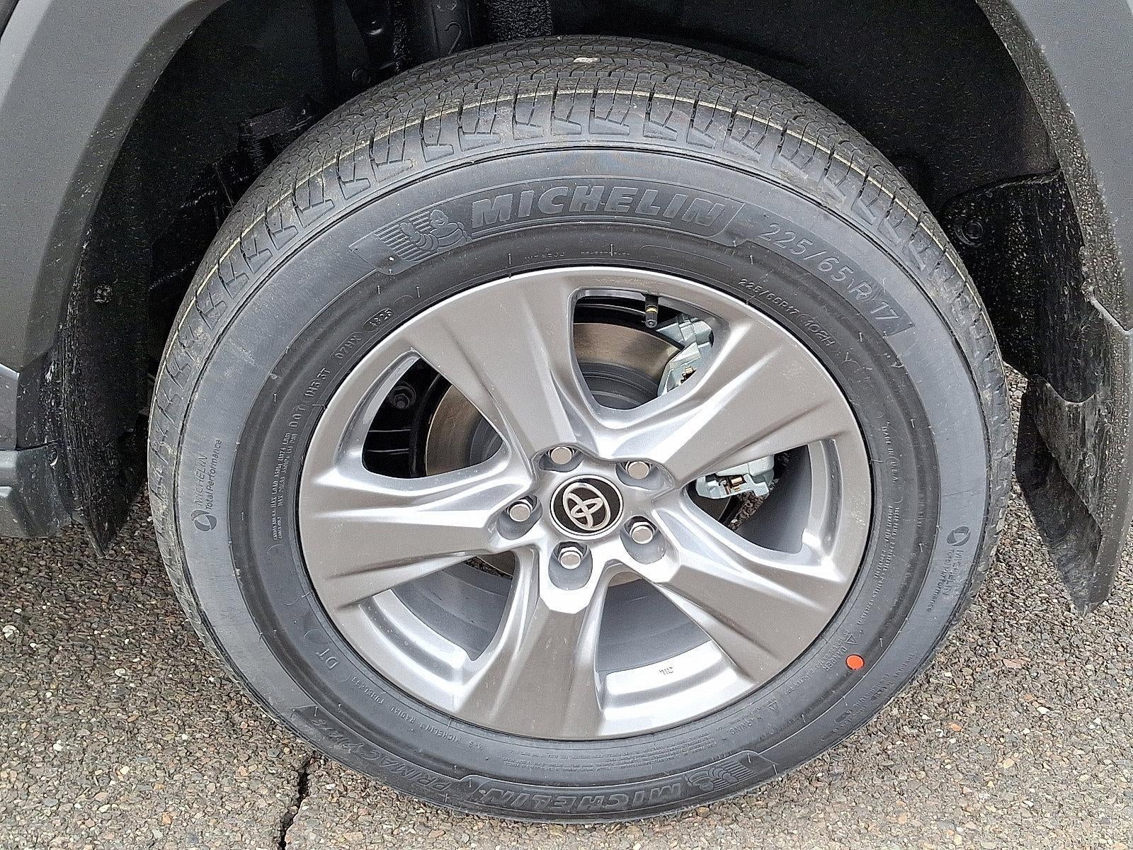 2025 Toyota RAV4 XLE AWD (Natl)