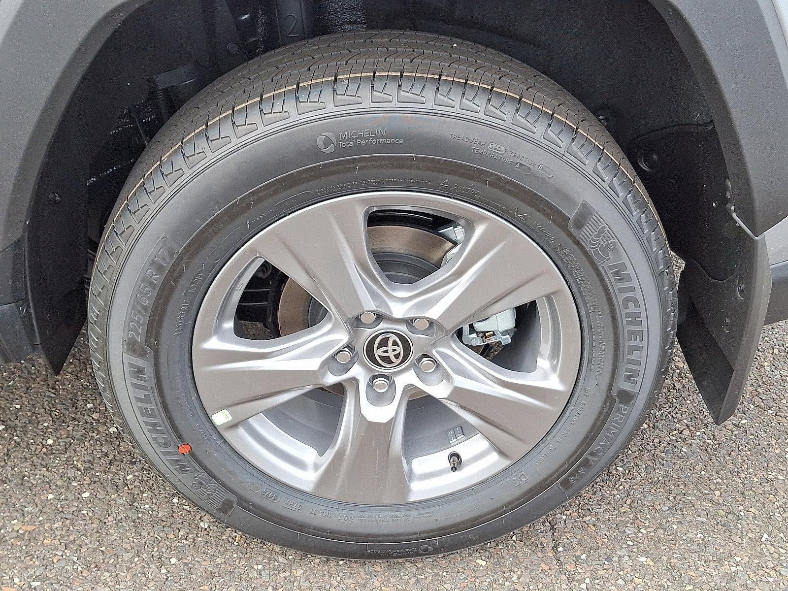 2025 Toyota RAV4 XLE AWD (Natl)