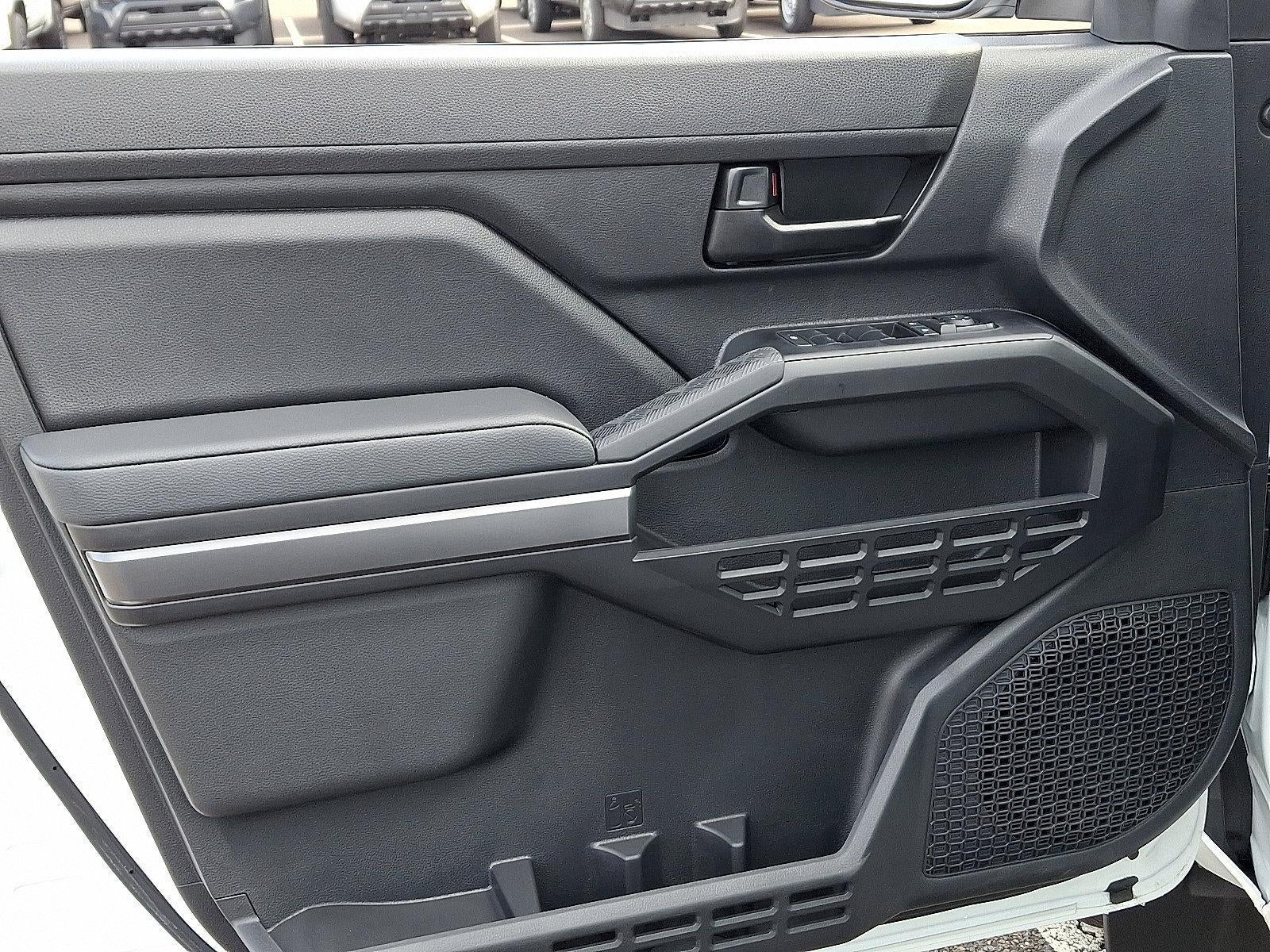 2025 Toyota Tacoma 4WD 4WD SR Double Cab 5' Bed AT (GS)