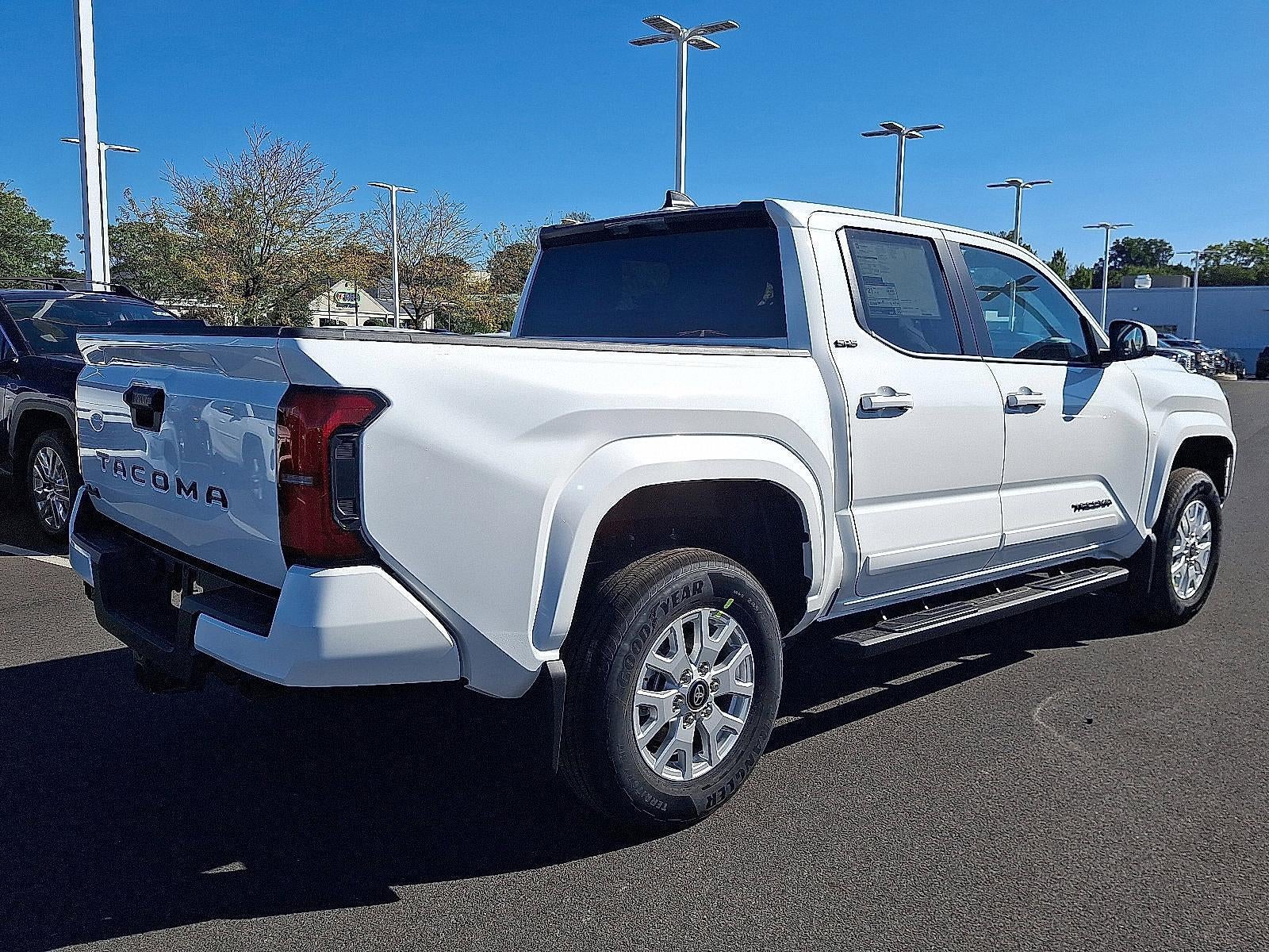 2025 Toyota Tacoma 4WD 4WD SR5 Double Cab 5' Bed AT (GS)
