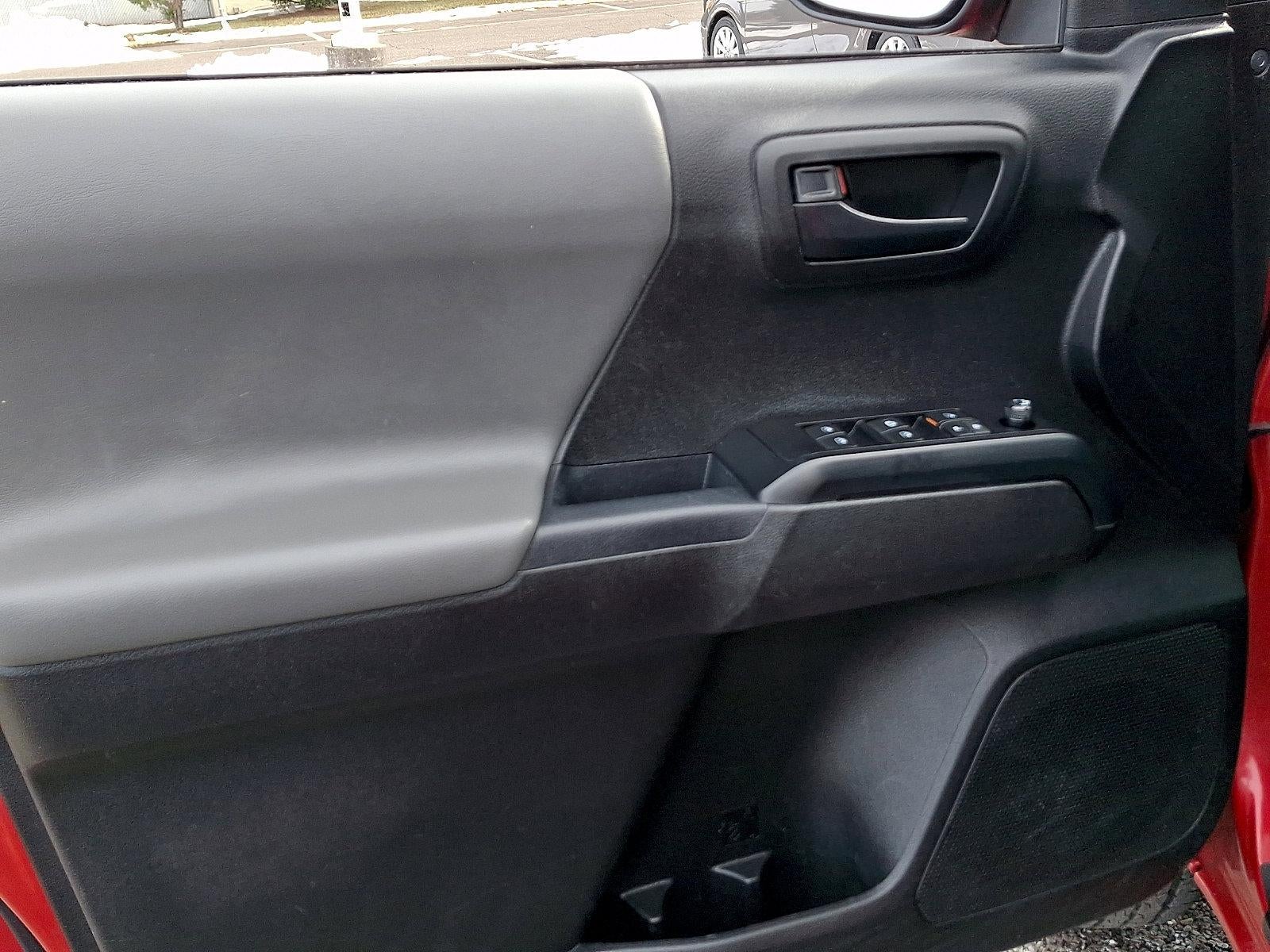 2023 Toyota Tacoma 2WD 2WD SR Double Cab 5' Bed I4 AT (Natl)