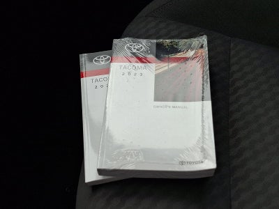 2023 Toyota Tacoma 2WD 2WD SR Double Cab 5' Bed I4 AT (Natl)