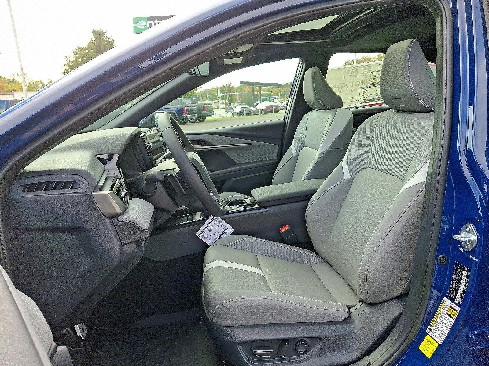 2025 Toyota Camry SE (SE)