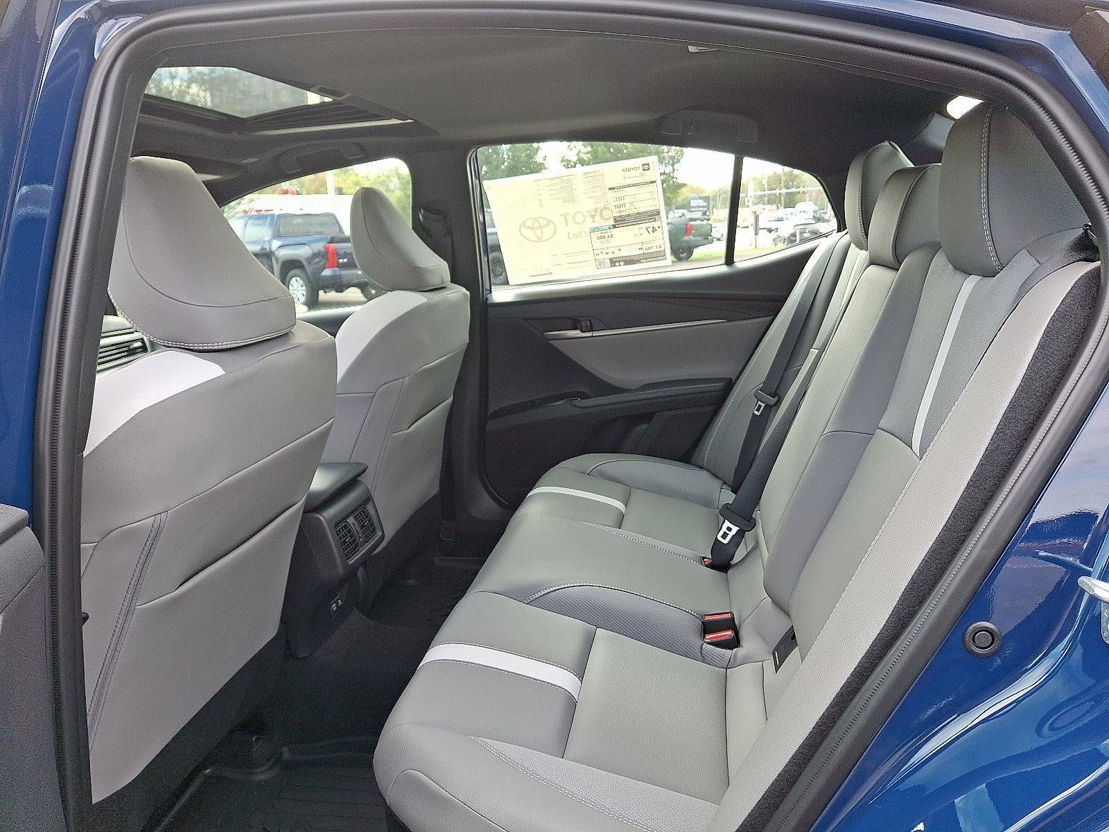 2025 Toyota Camry SE (SE)