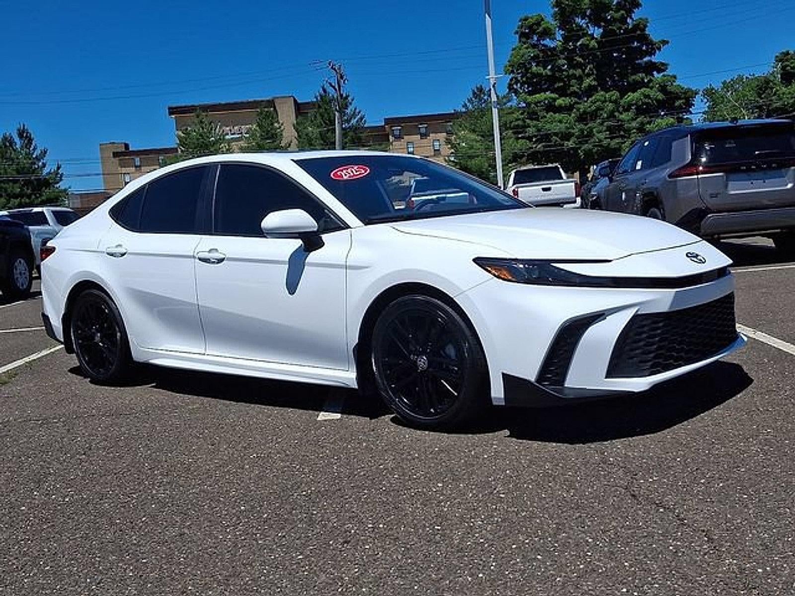 2025 Toyota Camry SE (SE)