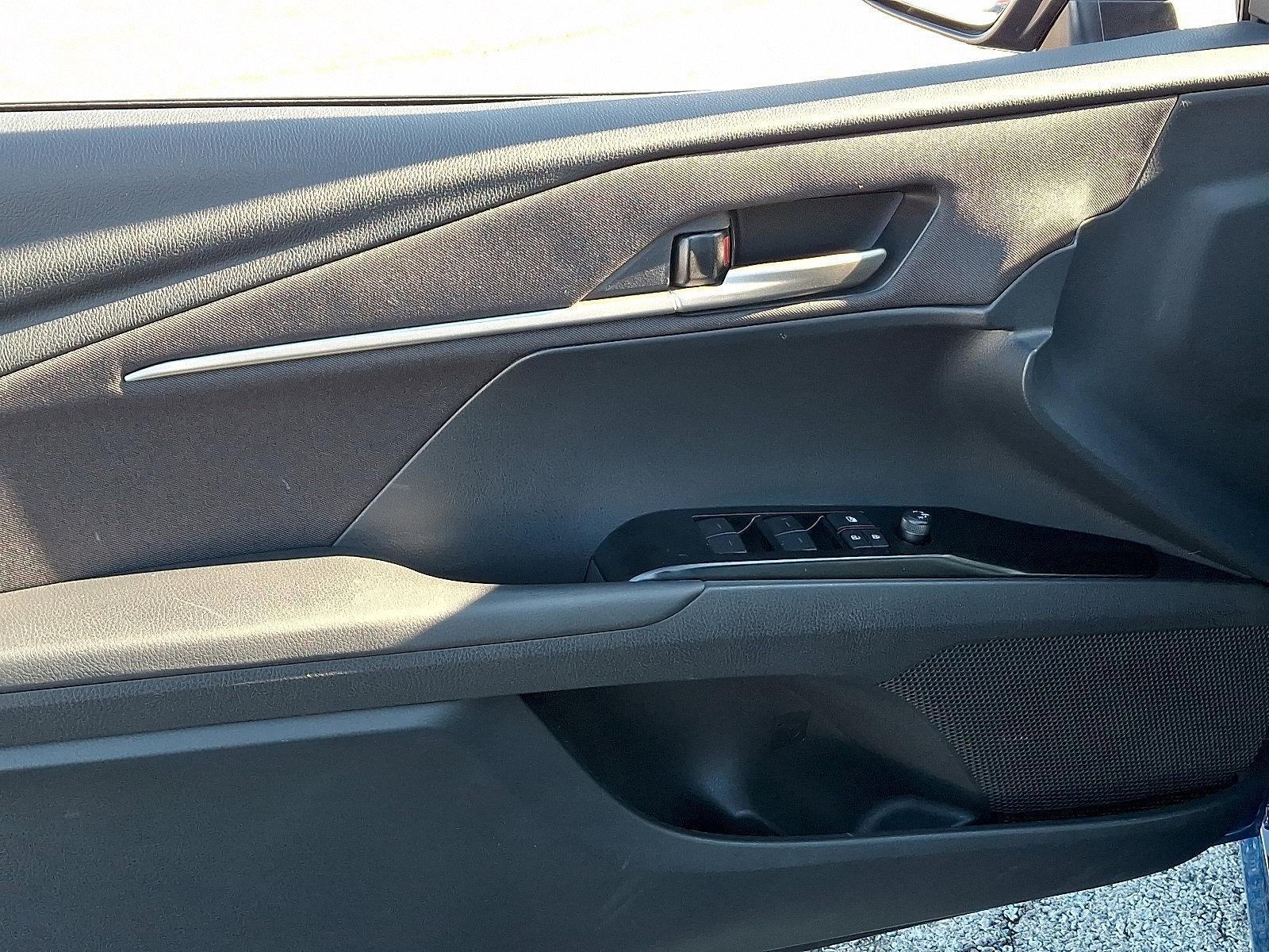 2025 Toyota Camry LE (SE)