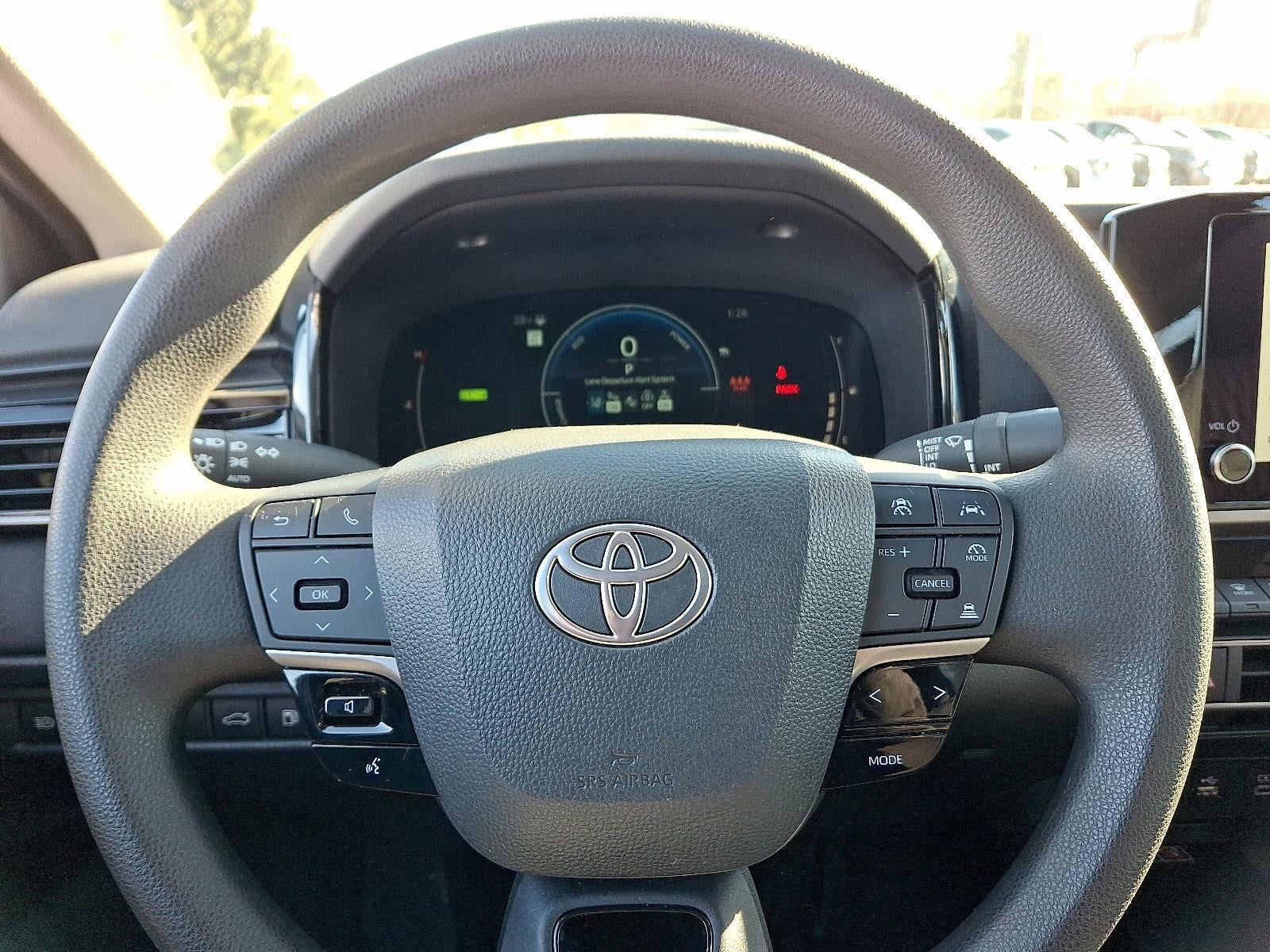 2025 Toyota Camry LE (SE)