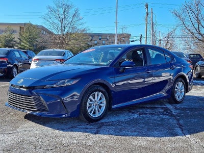 2025 Toyota Camry LE (SE)