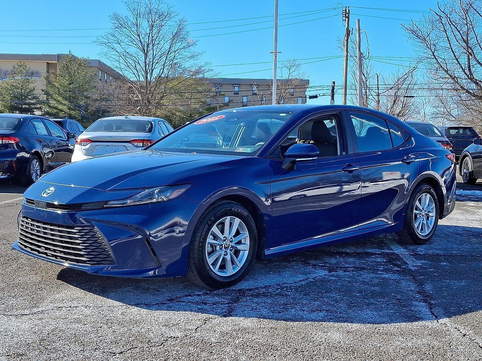 2025 Toyota Camry LE (SE)