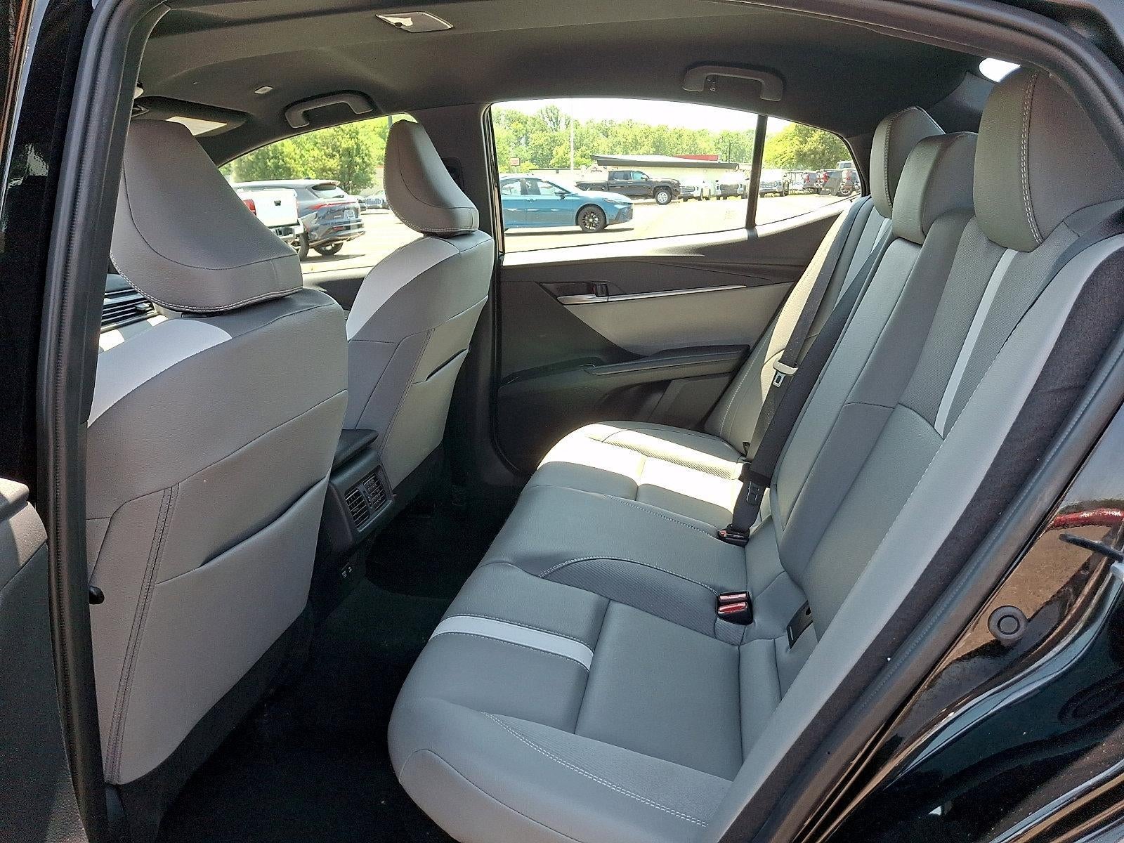 2025 Toyota Camry SE (SE)