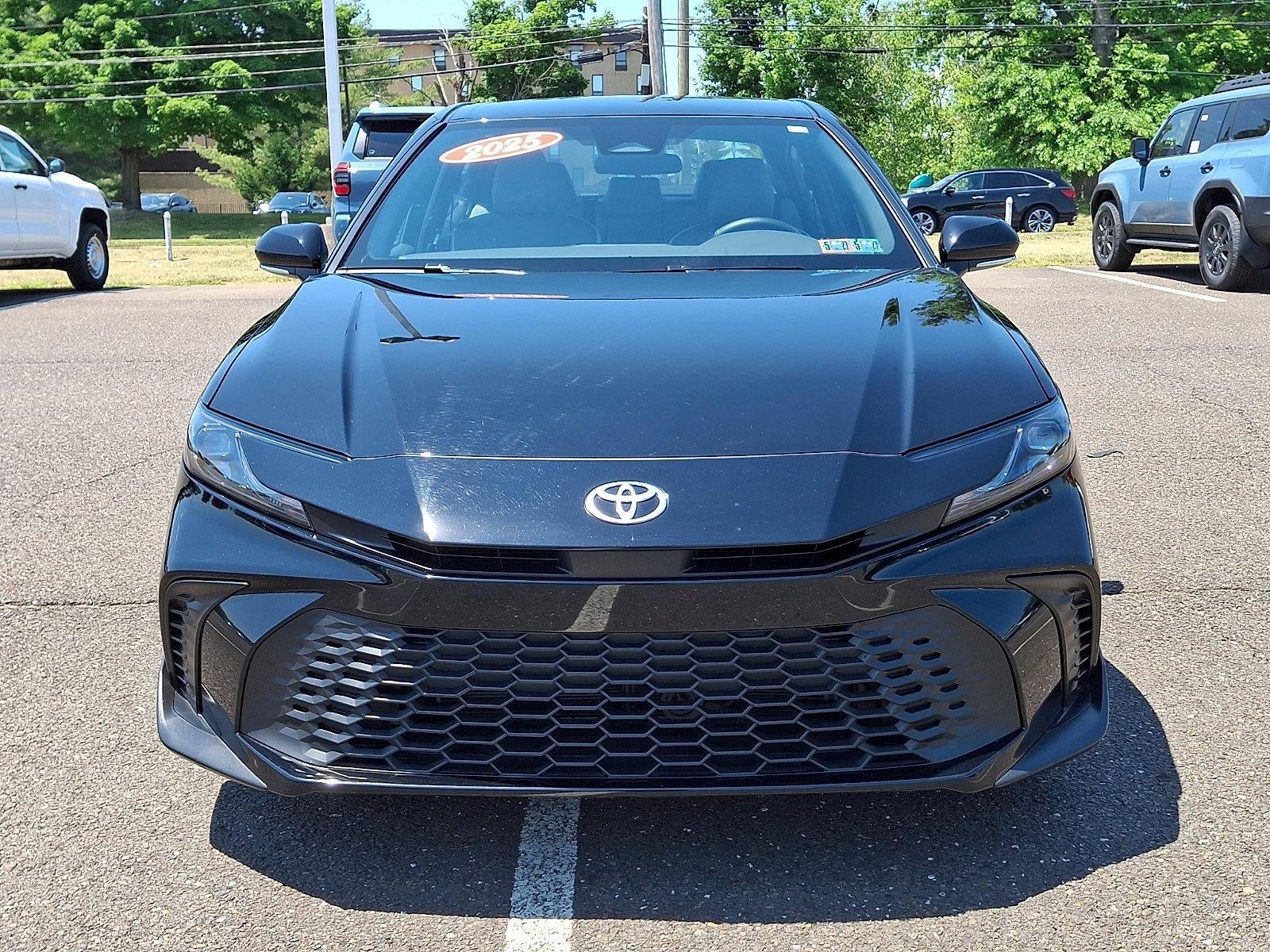 2025 Toyota Camry SE (SE)