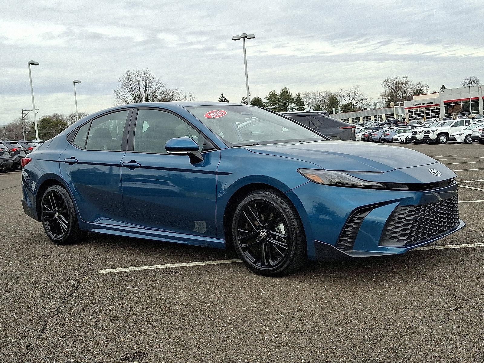 2025 Toyota Camry SE (SE)