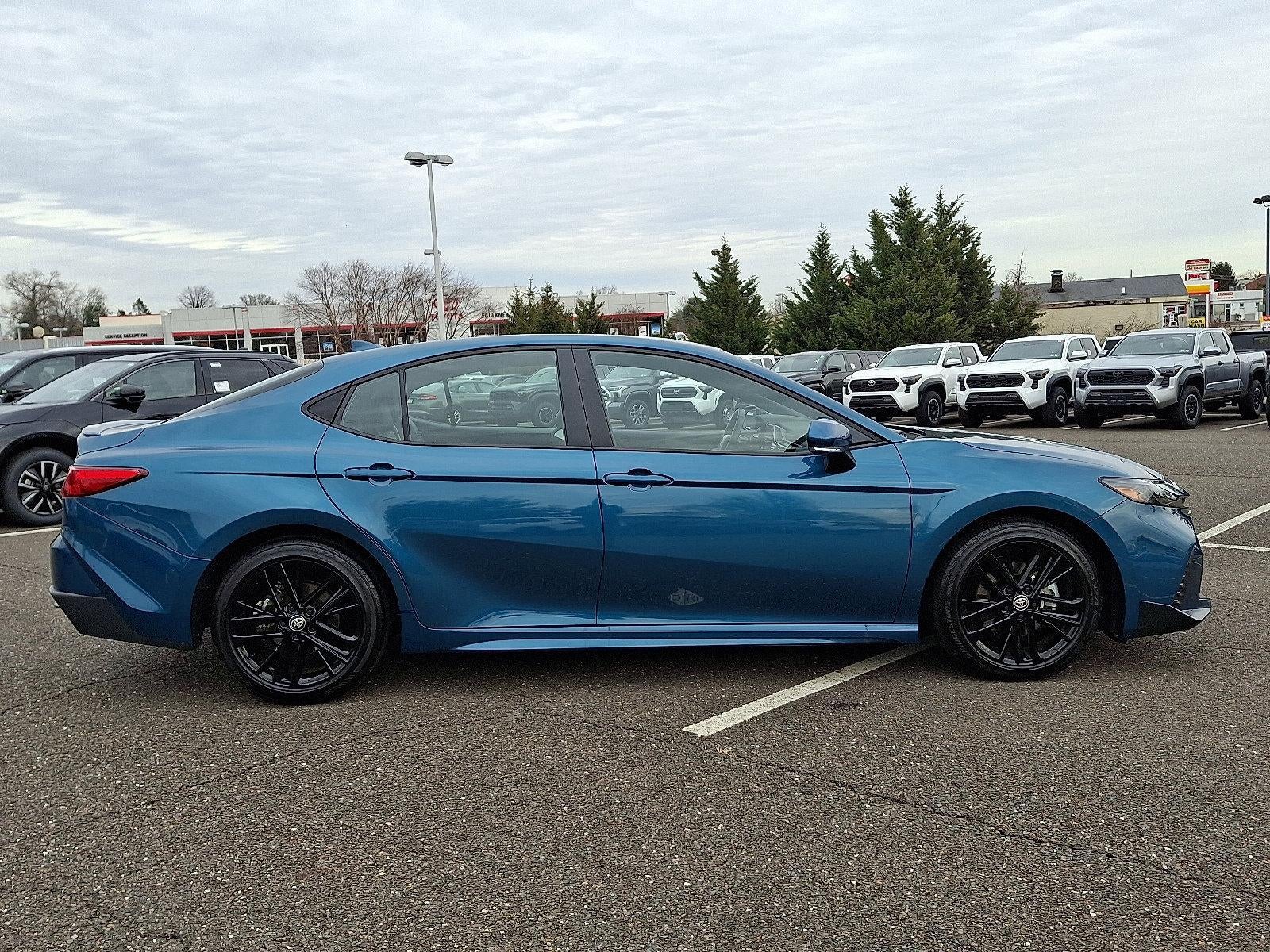 2025 Toyota Camry SE (SE)
