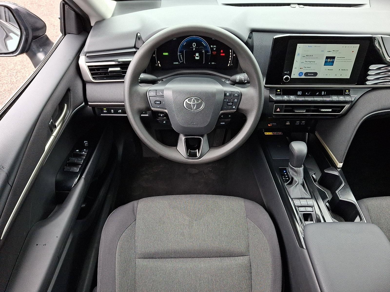 2025 Toyota Camry LE (SE)