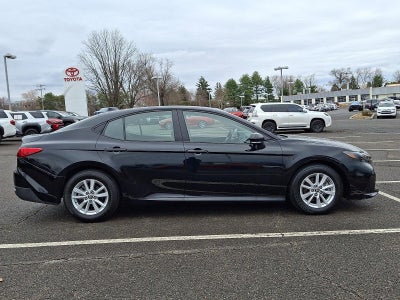 2025 Toyota Camry LE (SE)