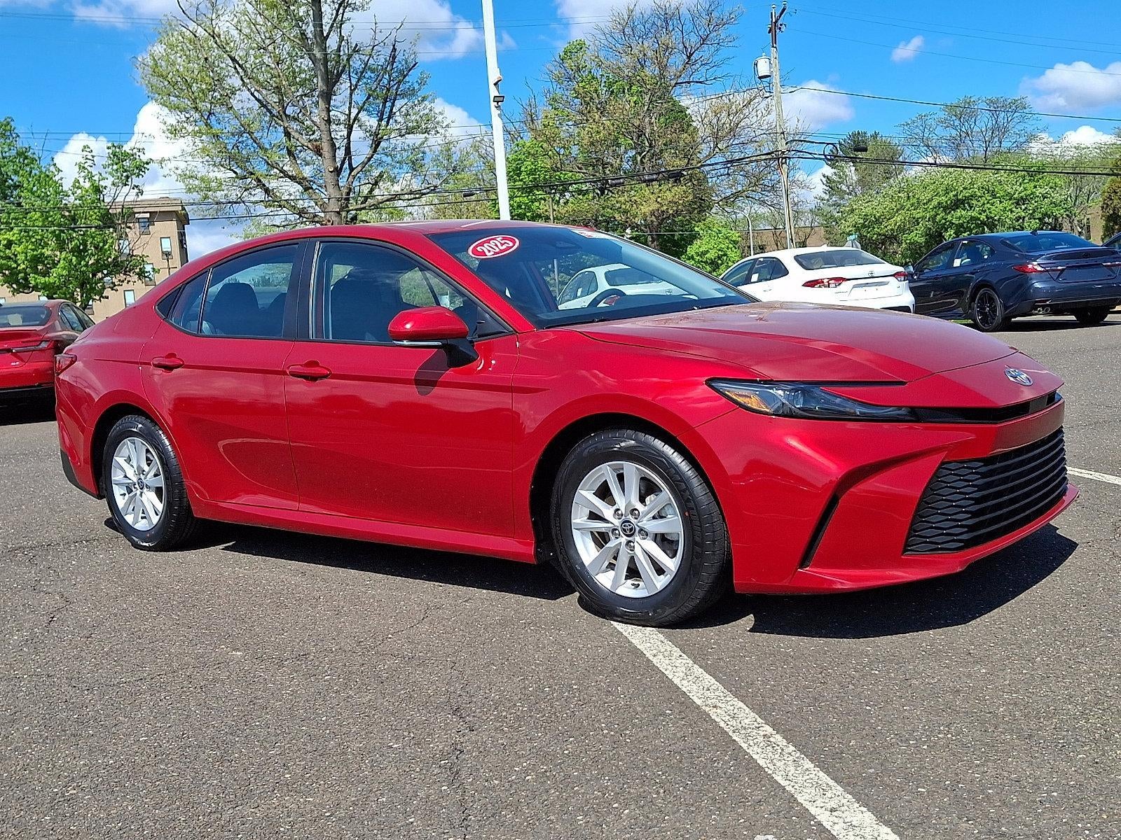 2025 Toyota Camry LE (SE)