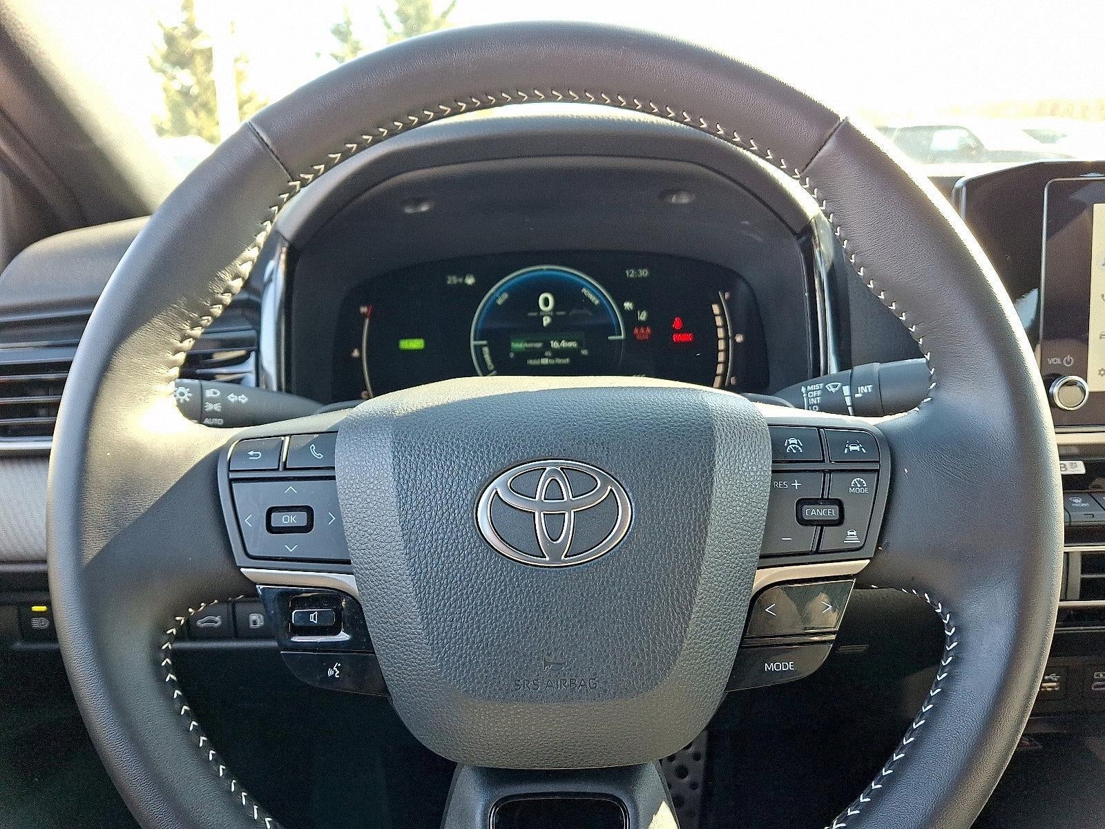2025 Toyota Camry SE (SE)