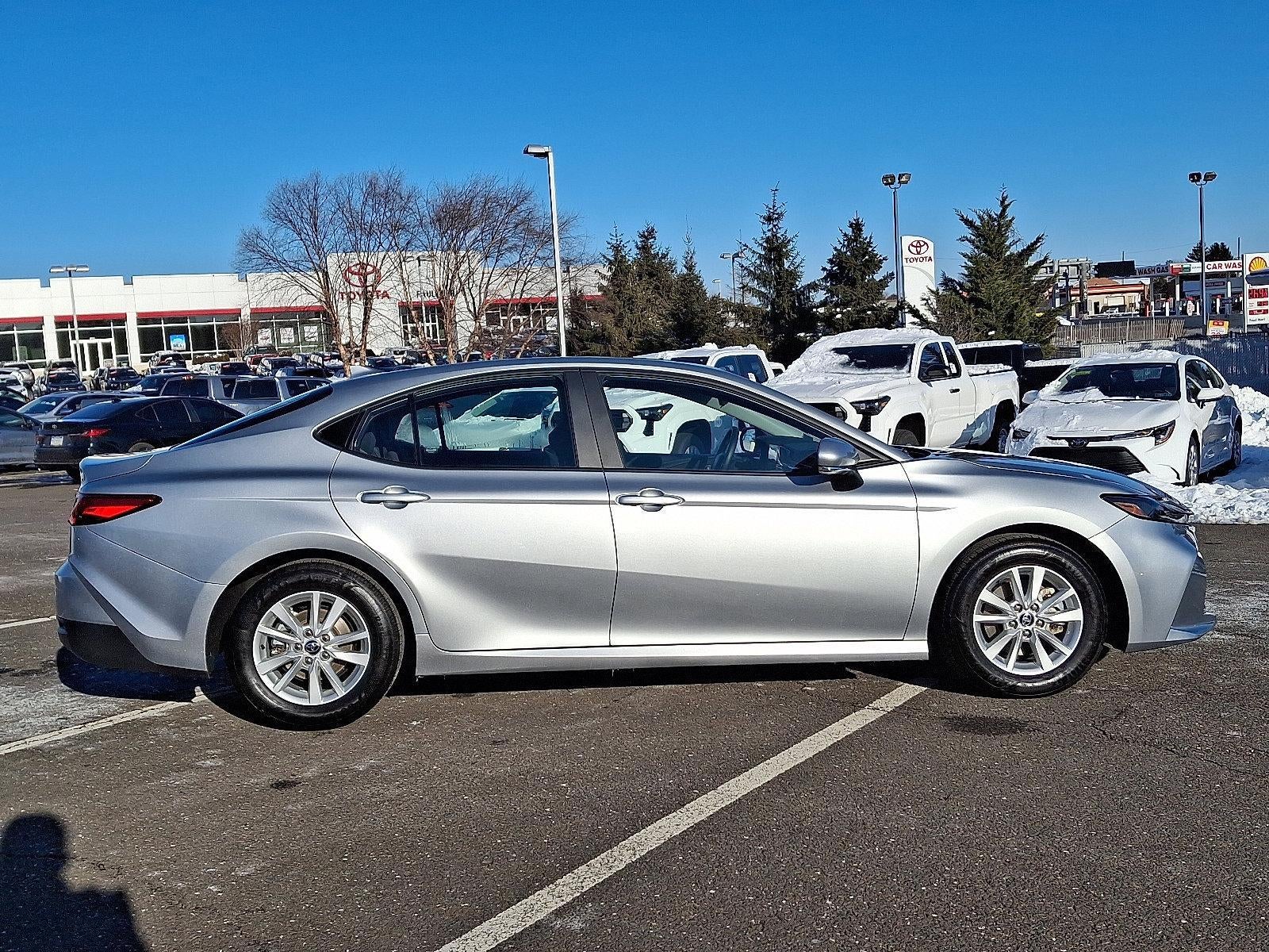 2025 Toyota Camry LE (SE)