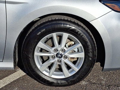 2025 Toyota Camry LE (SE)