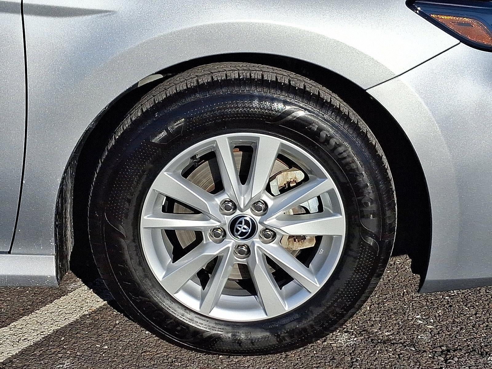 2025 Toyota Camry LE (SE)