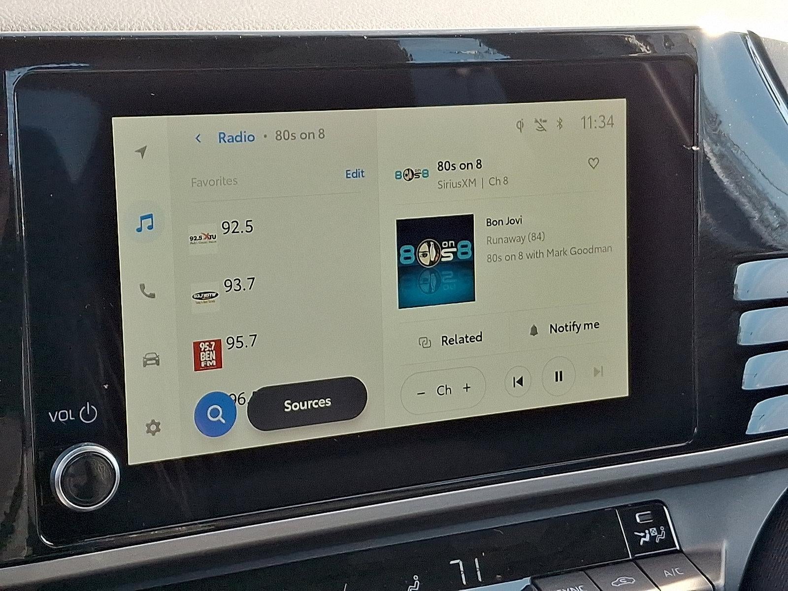 2025 Toyota Camry LE (SE)