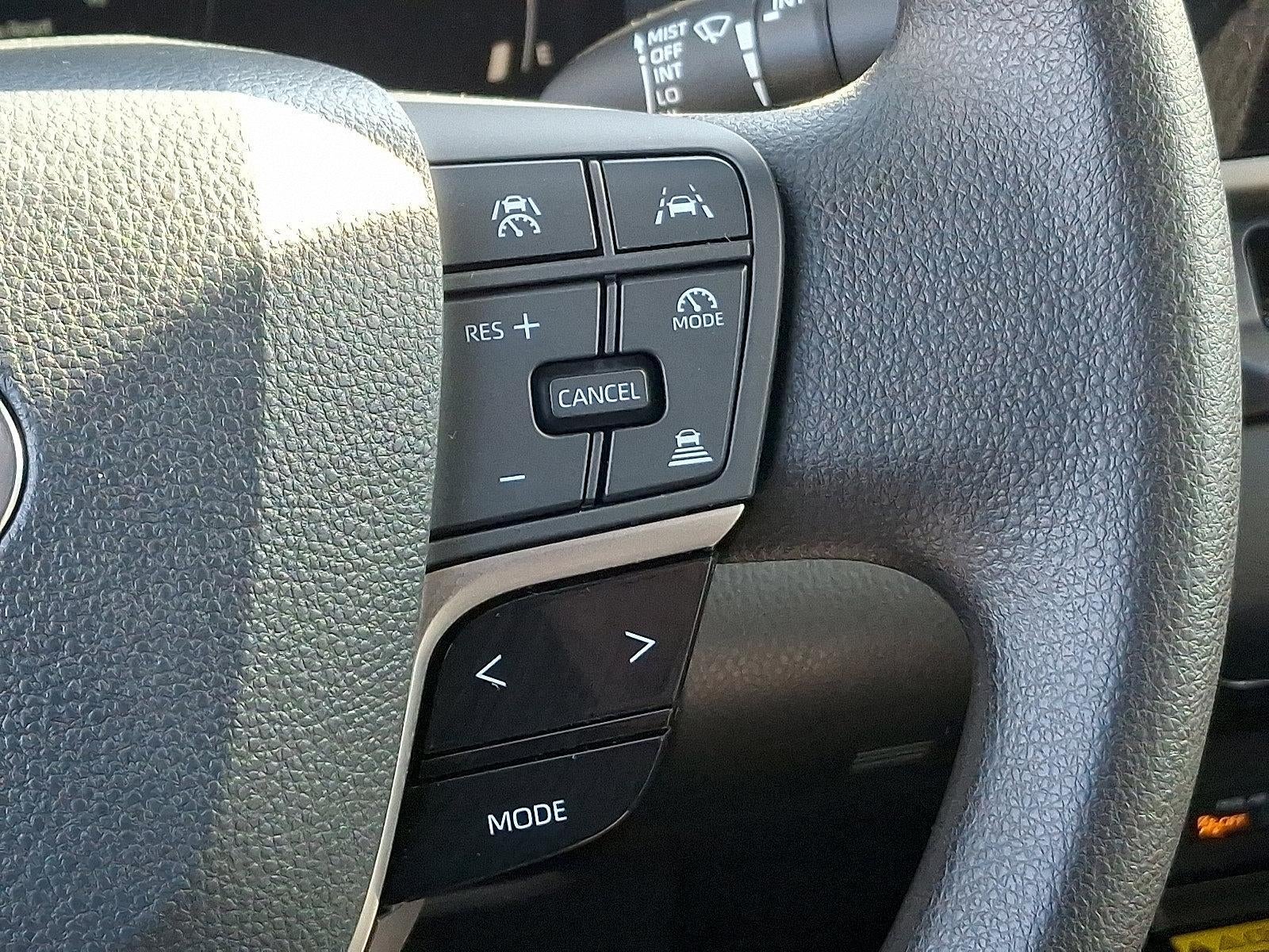 2025 Toyota Camry LE (SE)