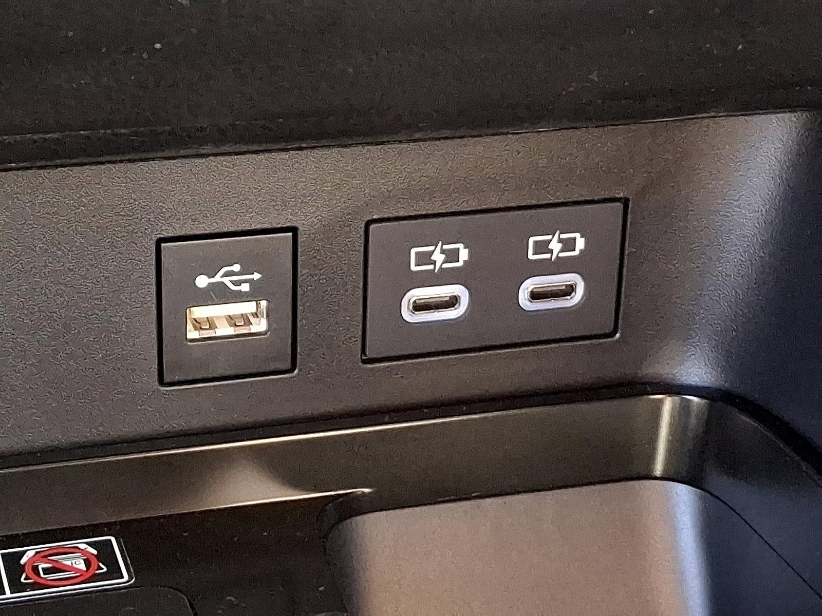 2025 Toyota Camry LE (SE)