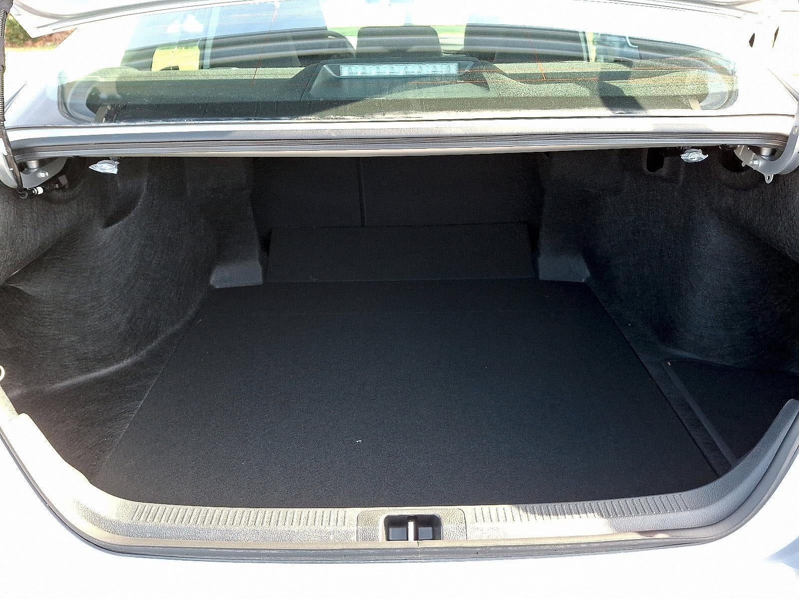 2025 Toyota Camry LE (SE)