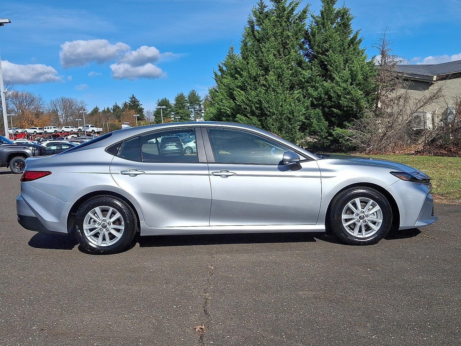 2025 Toyota Camry LE (SE)