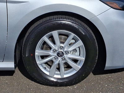 2025 Toyota Camry LE (SE)