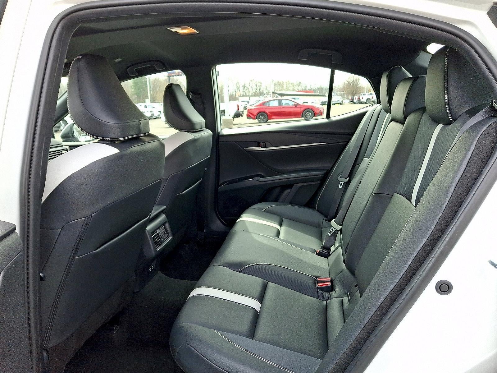 2025 Toyota Camry SE (SE)