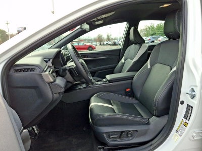 2025 Toyota Camry SE (SE)