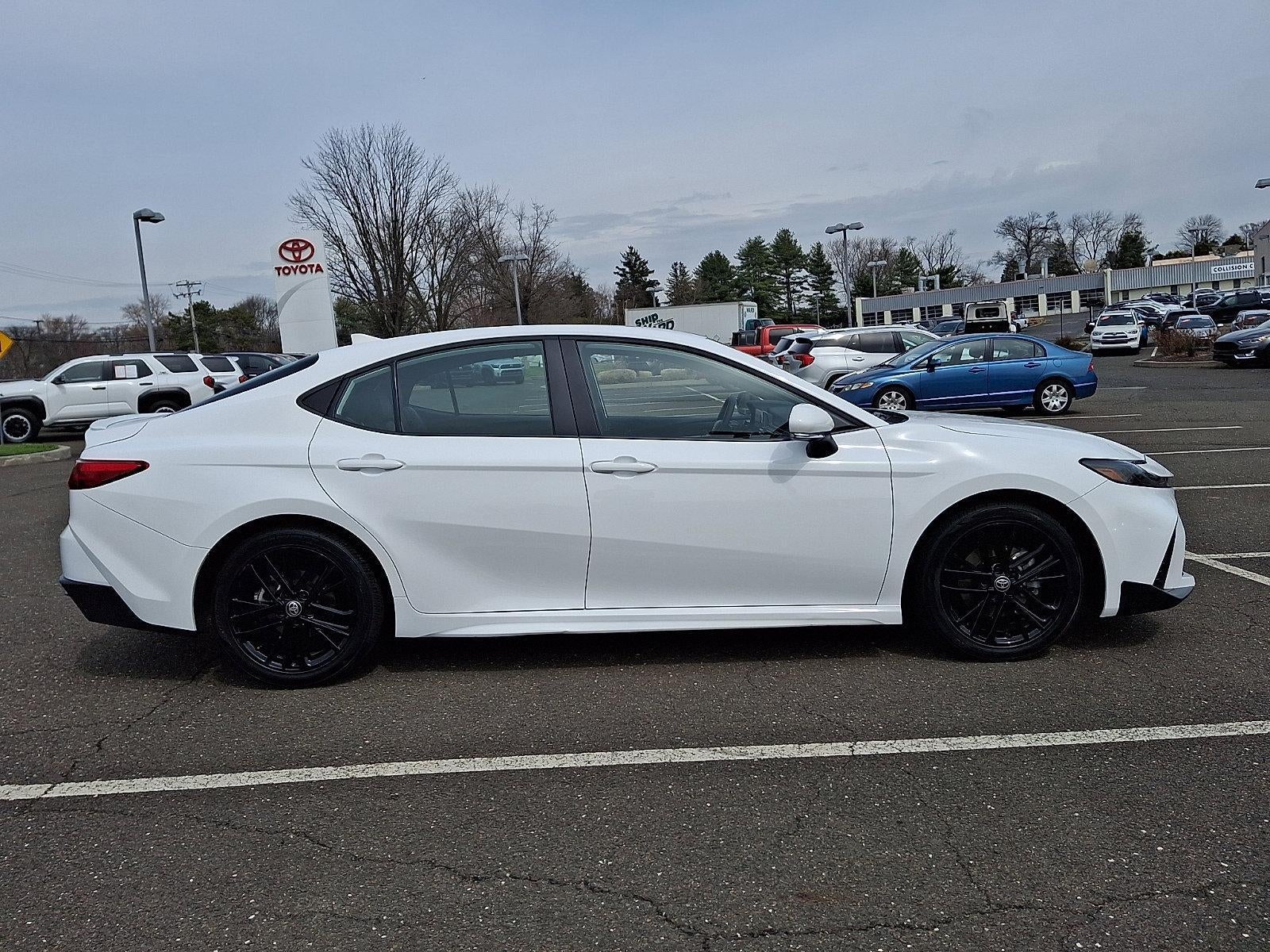 2025 Toyota Camry SE (SE)