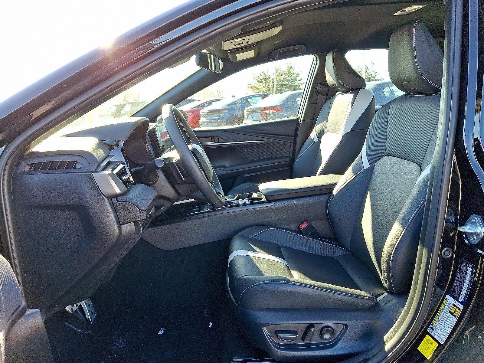 2025 Toyota Camry SE (SE)