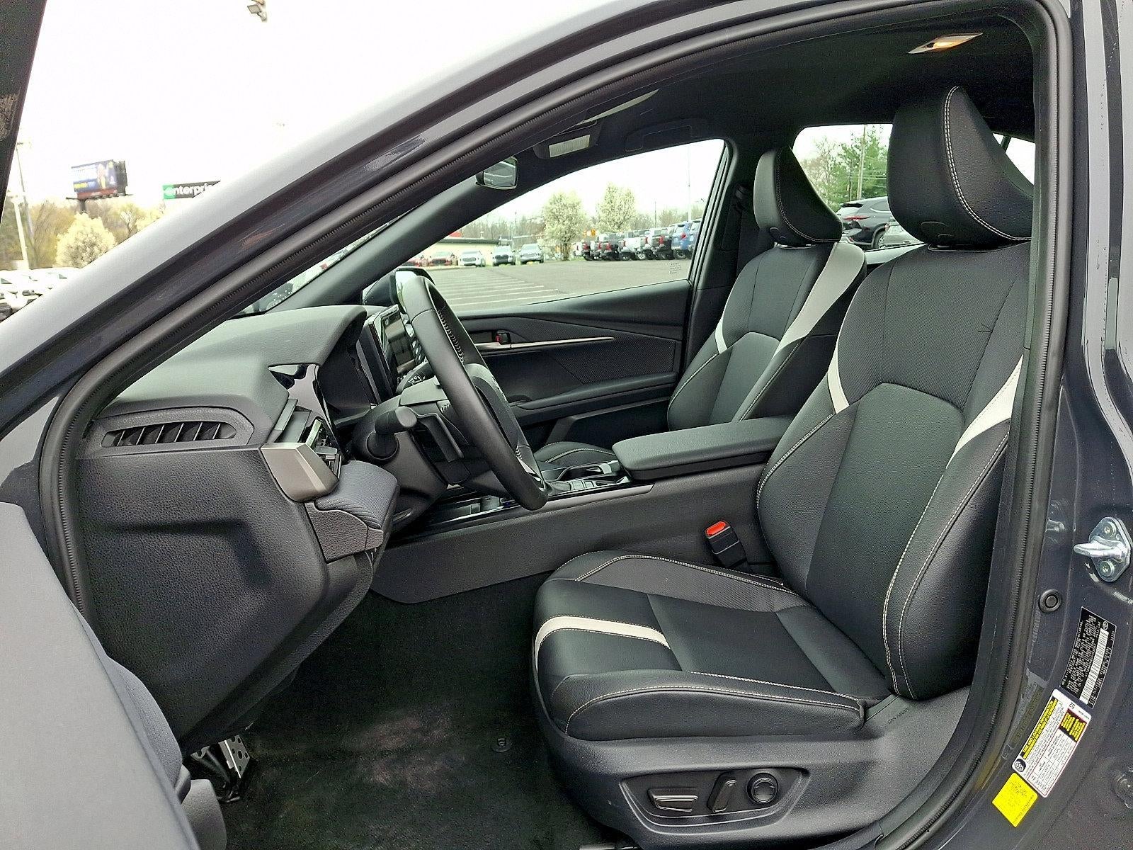 2025 Toyota Camry SE (SE)